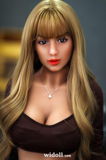 Milf Se Faisant Passer Pour Une PoupéE Sexuelle - Estele