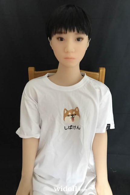 Baiser Une PoupéE Sexuelle En Regardant Du Porno - Leland