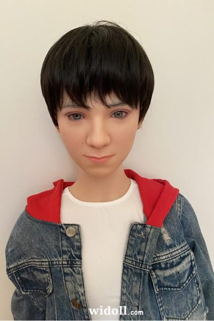 Fille Exhibe Une PoupéE Sexuelle FéMinine - Lilyan