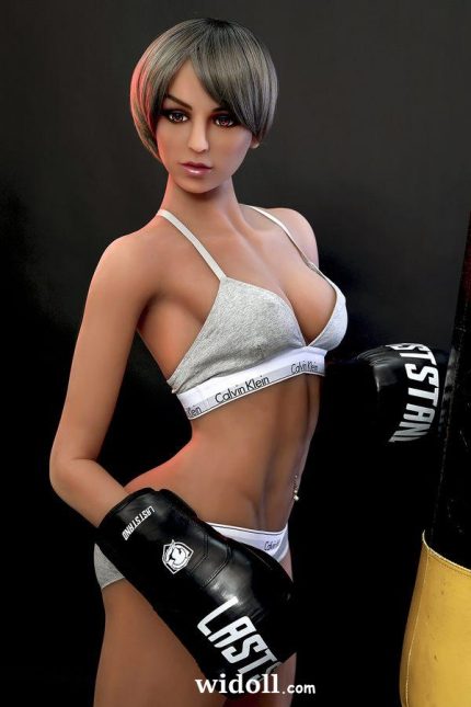 Les Adultes Jouent Avec Une PoupéE Sexuelle MeurtrièRe - Jovie