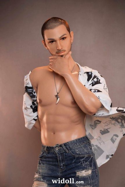 Complication Sexuelle Avec Une Vraie PoupéE Gay - Lettie