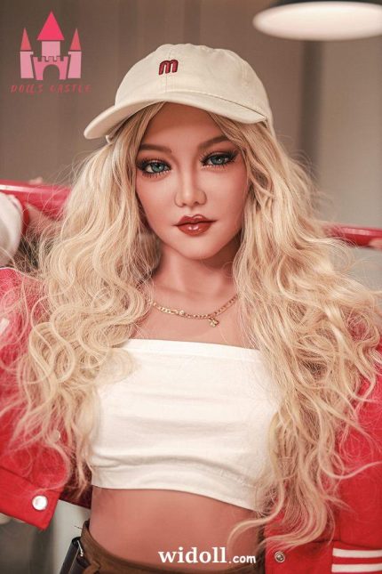 Une Fille Baise Une PoupéE Sexuelle Porno - Martina