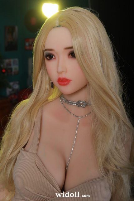 Carmen PoupéE Sexuelle Pipedream VidéO - Sabina