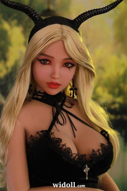 Hommage À Charli Damelio Avec Une PoupéE Sexuelle - Shaine