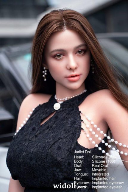 Une Lesbienne Baise Sa PoupéE Sexuelle Humaine - Sariyah