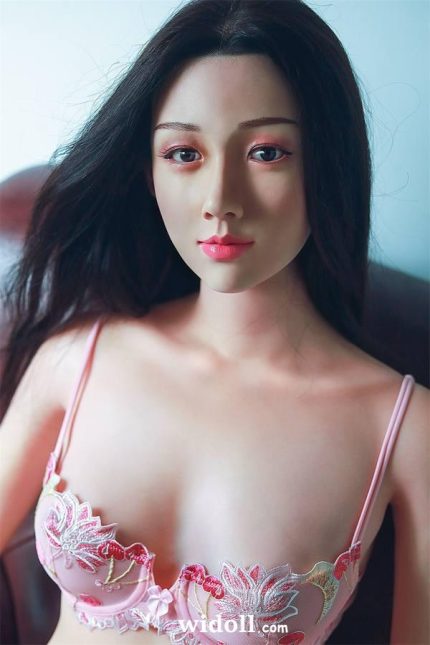 Sa Femme Bien-AiméE Est Sa PoupéE Sexuelle - Mireya