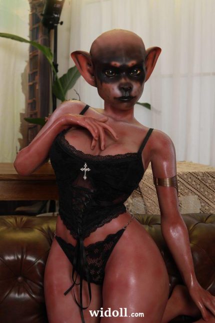 Éjaculer Dans La Bouche D'une Poupée Sexuelle - Delcina