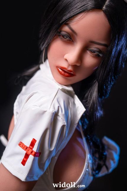 Déballage Et Baise D'une Poupée Sexuelle - Brianne