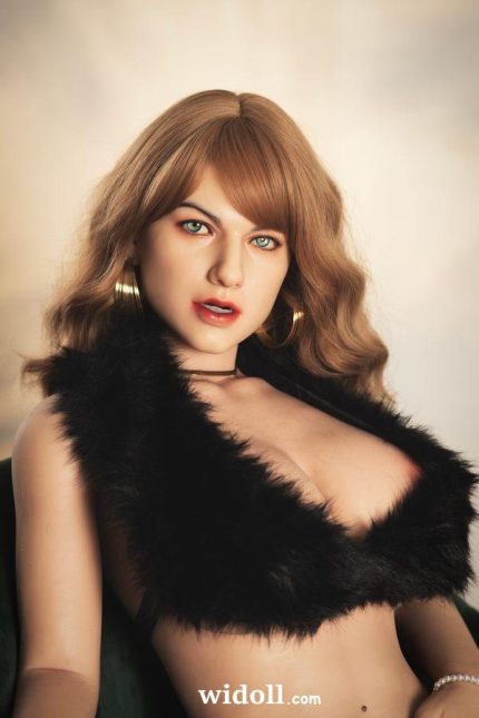 Couple Tombe Amoureux D'une Poupée Sexuelle - Lisabeth