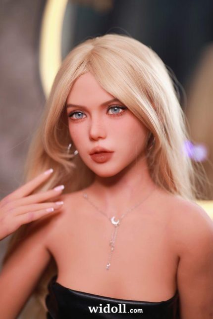 Adolf Hitler A-T-Il Fabriqué La Poupée Sexuelle - Lashawna